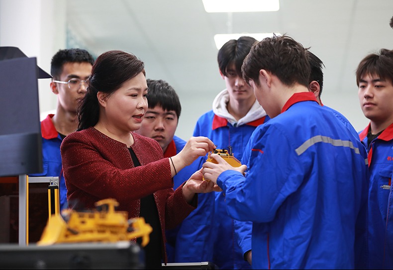 名師鑄匠魂 實戰育英才